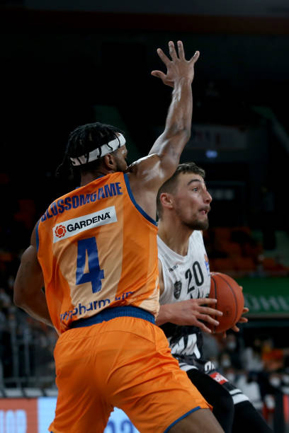 不免多了几 不免多了几