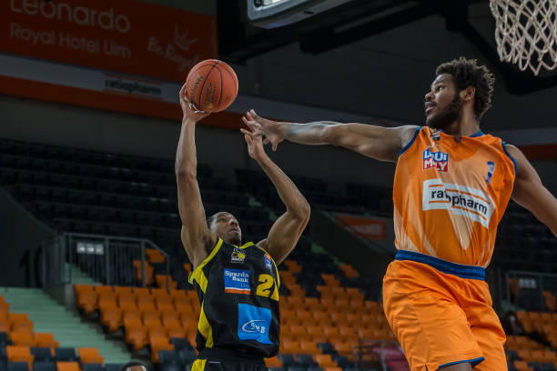 站出来扭转 站出来扭转